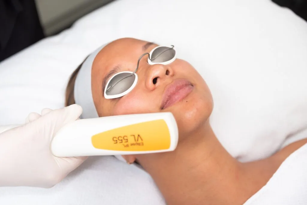 Séance de laser au centre esthétique KR Beauty Studio
